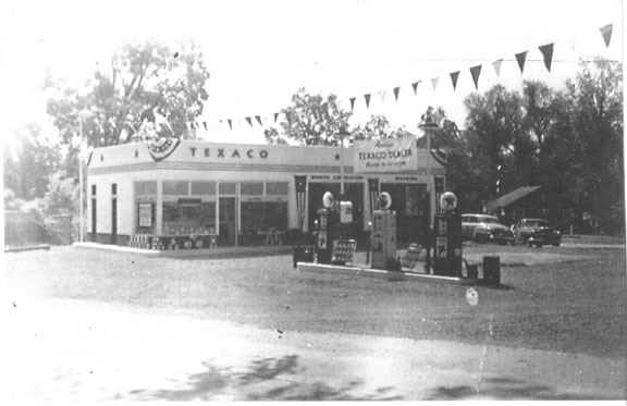 Fred Kainer's Texaco station, Averill Park; click on the image for a larger version