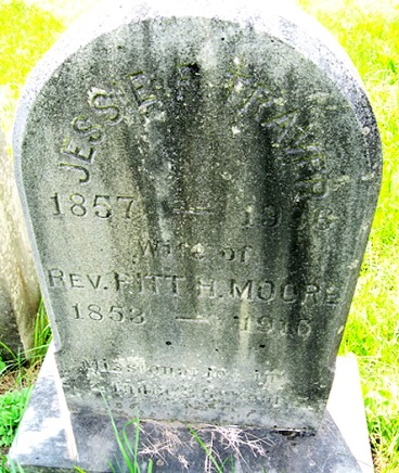 gravestone of Jessie Fremont Traver Moore (D. Erickson photo)