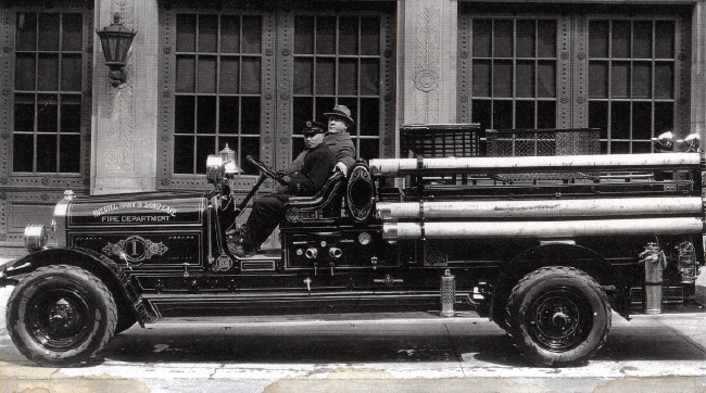 Averill Park-Sand Lake Fire Company's 1928 Seagrave. Note bell on cowling near driver. Click on the picture for a larger version.